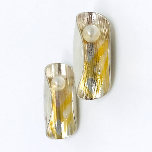 Rounded silver and Keumboo gold stud earrings by Karine Rodrigue