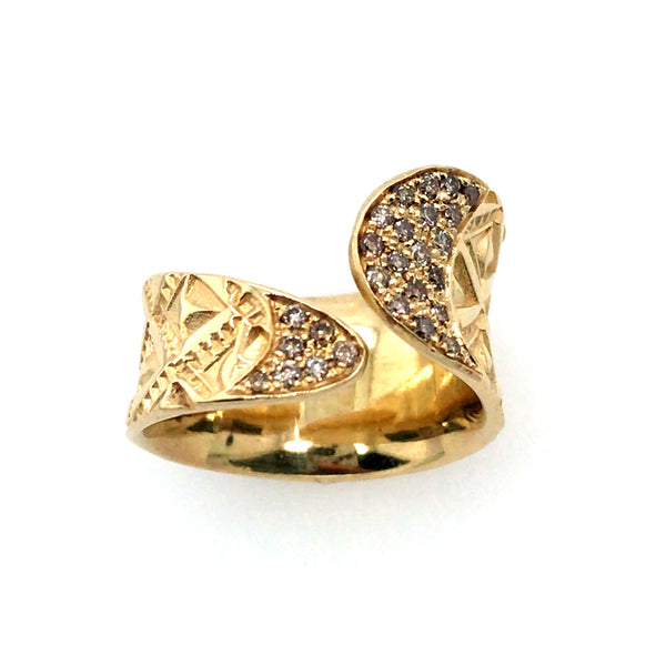 Hand stamped 18k gold ring with yellow sapphires. Size 5.5.