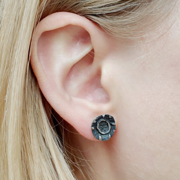 "Soleil": Sterling silver stud earrings.