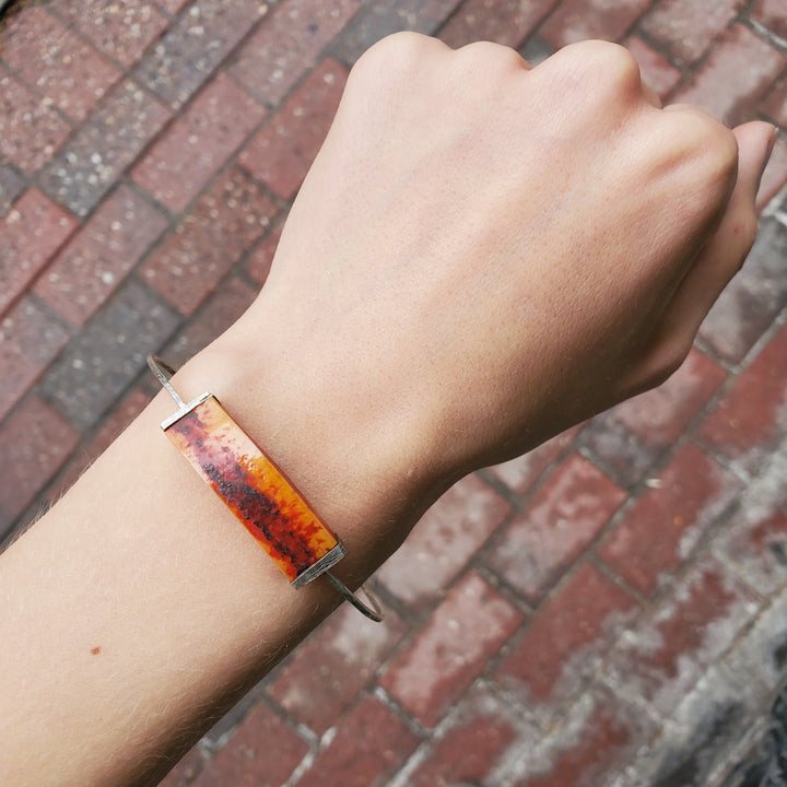 Bangle of sterling silver with camel bone and felt, which has a slight and pleasant jingling sound when worn.