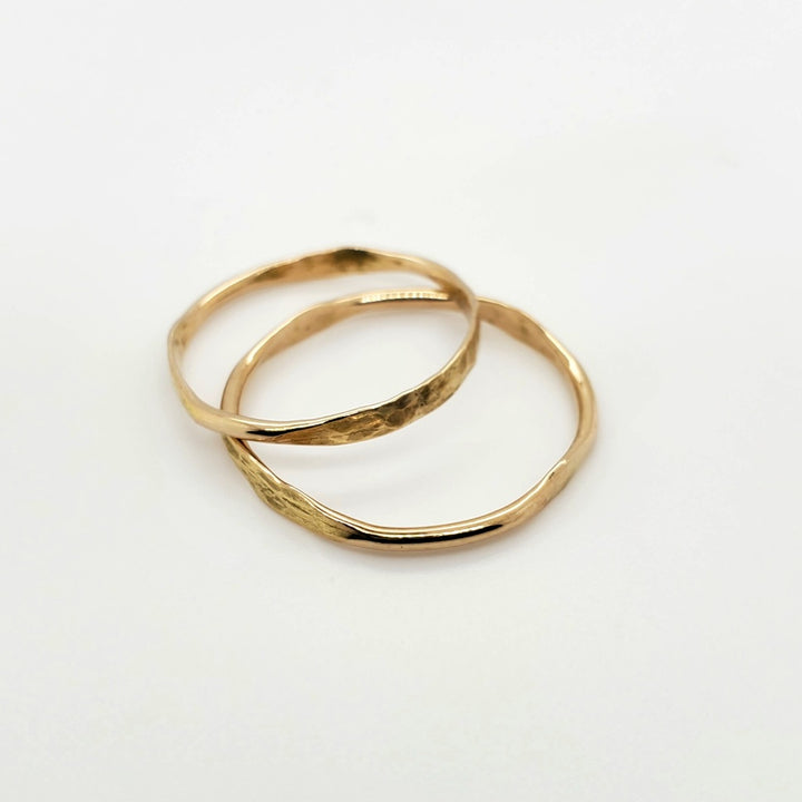 "Fils de soie". Delicate 14k gold rings.