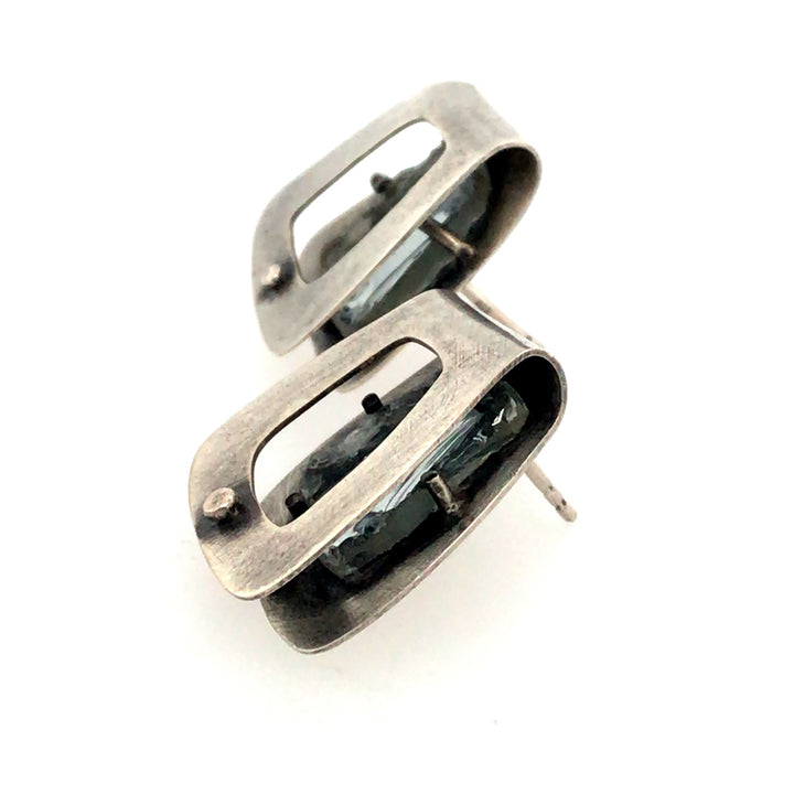 Matière Risiduelle. Stud earrings of sterling silver and found mirror fragments.