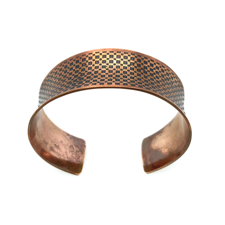  Cuff in bronze with etched detail, a pattern of tiny squares.