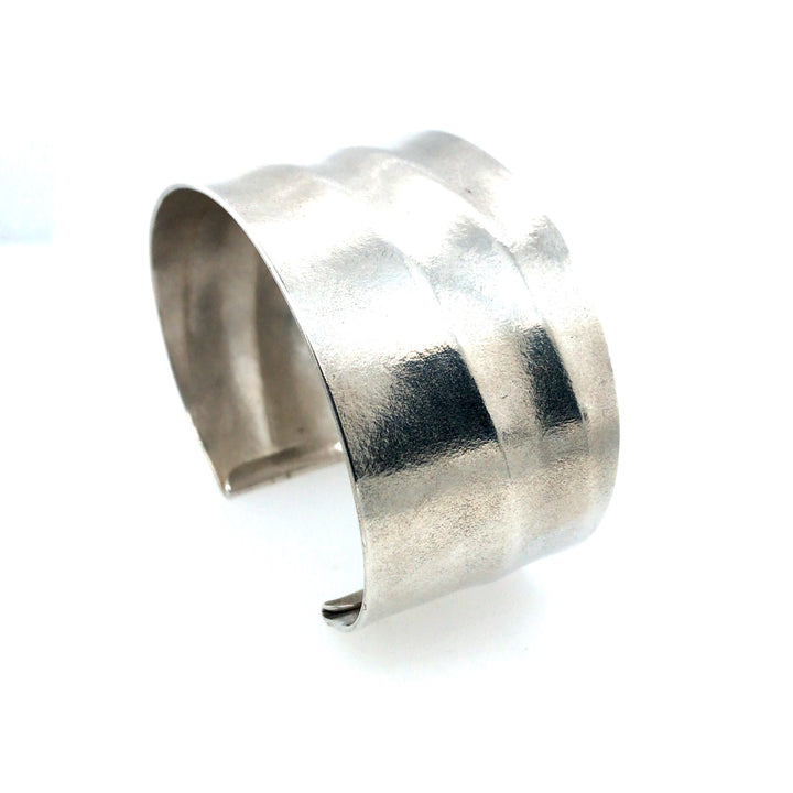 Two-line cuff in sterling silver.