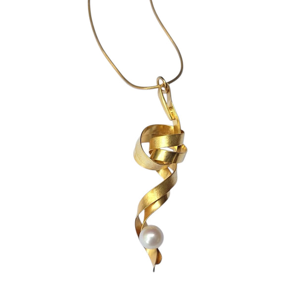 Gold Knot Pendant With Pearl by Tomoe Akiba