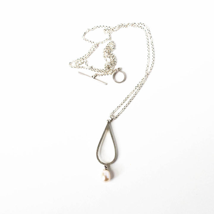 Pearl Drop Necklace in Sterling Silver with freshwater pearls  4 x 1.2 cm on 18" chain