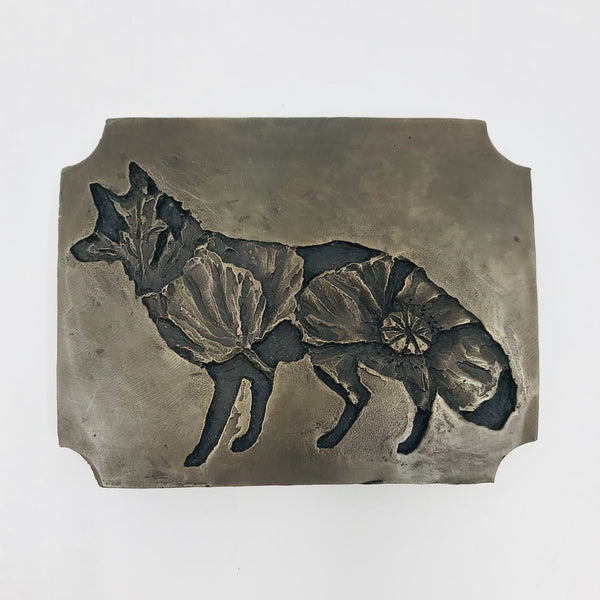 Poppy Fox is a cast bronze belt buckle. It comes with its own hand-crafted wooden storage box. 