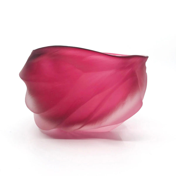 Undula Carved bowl in pink. 
