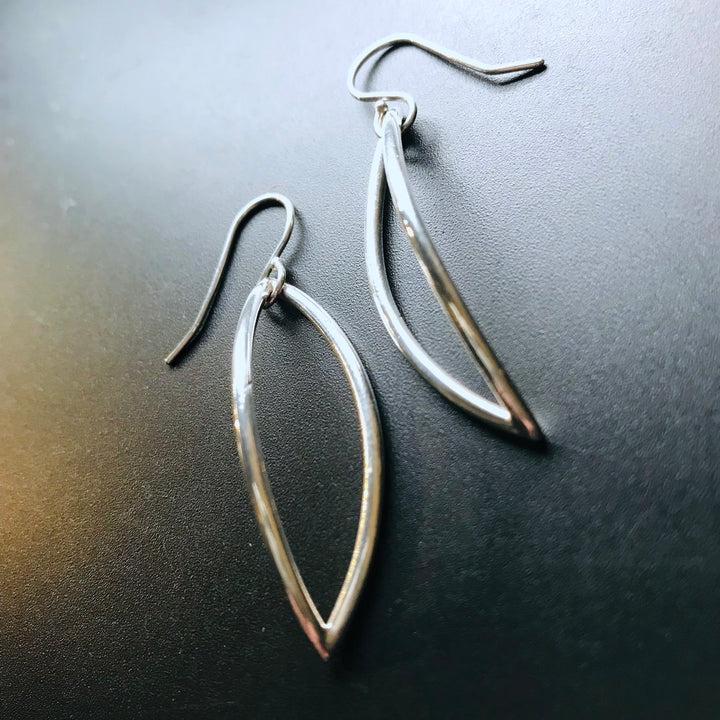 Mandorla earrings (small) in sterling silver.