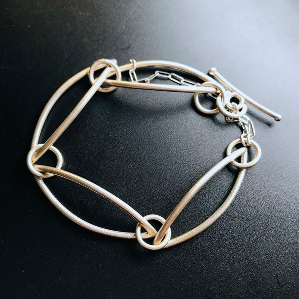 Mandorla bracelet in sterling silver. 
