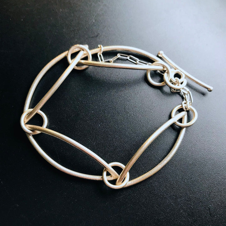 Mandorla bracelet in sterling silver. 