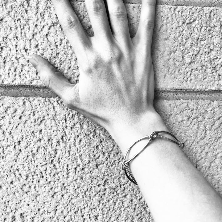 Mandorla bracelet in sterling silver. 