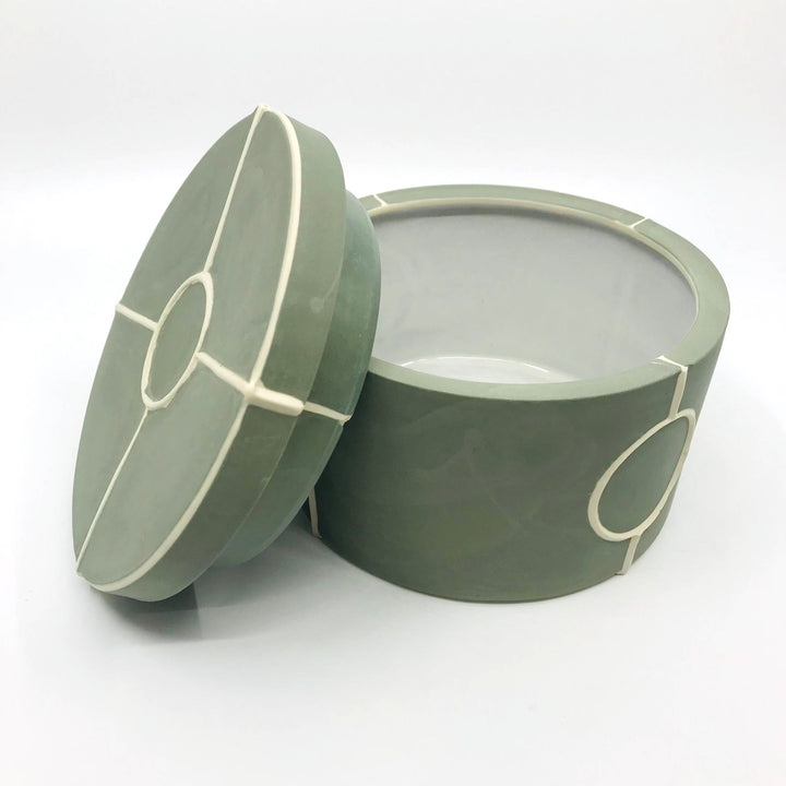 Round lidded box of slip-cast porcelain