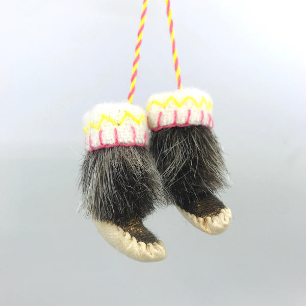 Mini Kamik Zipper Pull by Eva Nakashuk
