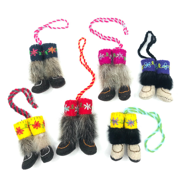 Mini Kamik Zipper Pulls by Nancy Okotak