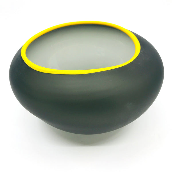 Supernatural bowl in grey, with yellow rim. 18 x 18 x 10.5 cm.