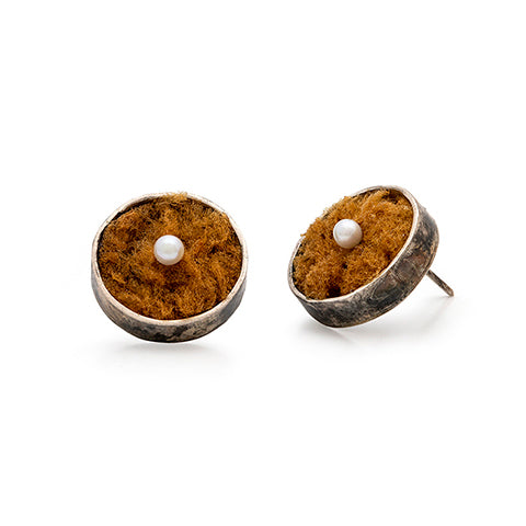 Pair of earrings with sponge and pearl
