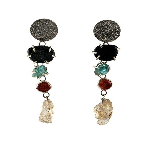 Pair of earrings with multicolored gemstones