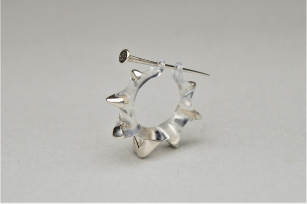 Earlobe Destroyer 2.0, 2021.  Created hand fabrication and CAD (3D modelling), this single earring is made of sterling silver and resin.  3.7 x 1 x 3.2 cm