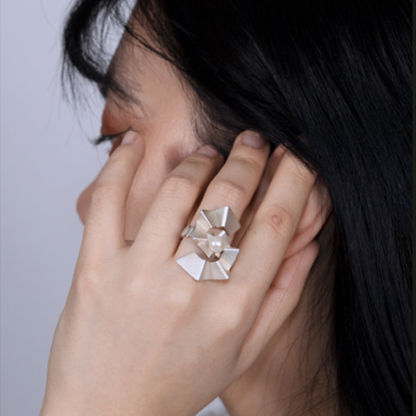 Human progress ring, 2022.  Sterling silver ring with a 7.5mm pearl, created with 3D printing technology.  3.2 × 2.2 × 2.9 cm