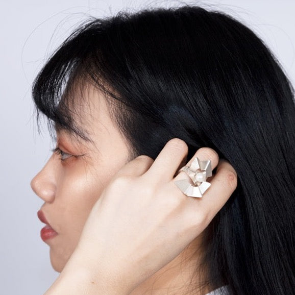 Human progress ring, 2022.  Sterling silver ring with a 7.5mm pearl, created with 3D printing technology.  3.2 × 2.2 × 2.9 cm