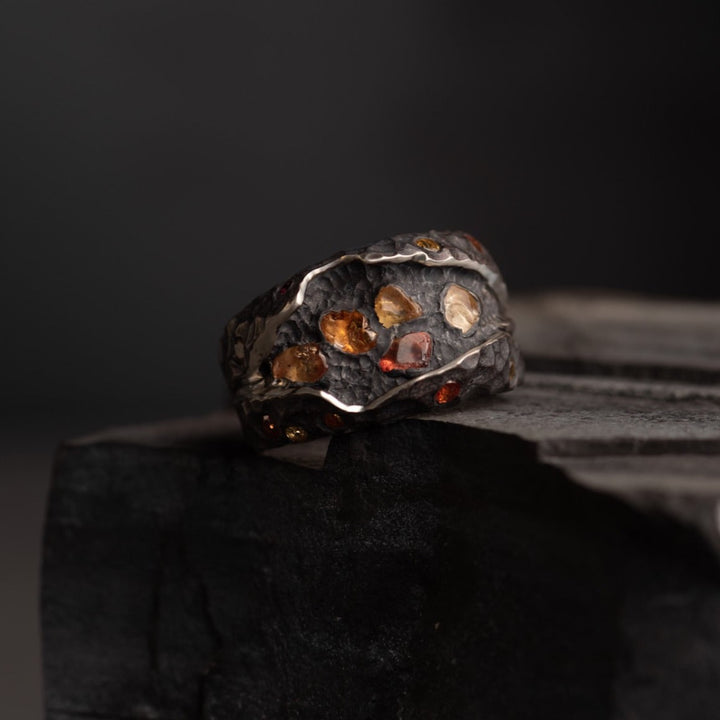 Jonc brut - One of a kind sterling silver ring with colourful rough sapphires (2.87ct total).