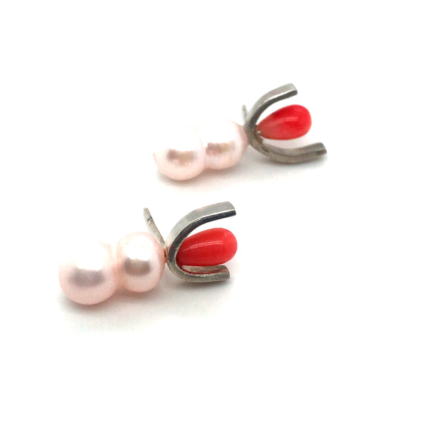 Pearl drop earrings in sterling silver and resin embellished with freshwater peanut pearl and red agate.