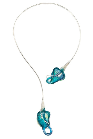 The Breath neckpiece in blue is made with sterling silver, dyed resin, thread and freshwater pearls.  This piece is part of the Resonance collection, a language-inspired interplay of light and colour between lustrous surfaces and vibrant transparency.