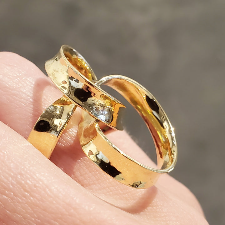 Hand forged ring of 18k gold.