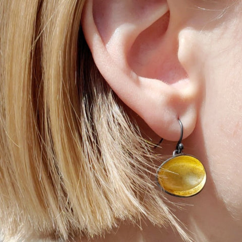 Light drop earrings in horizontal. SMALL