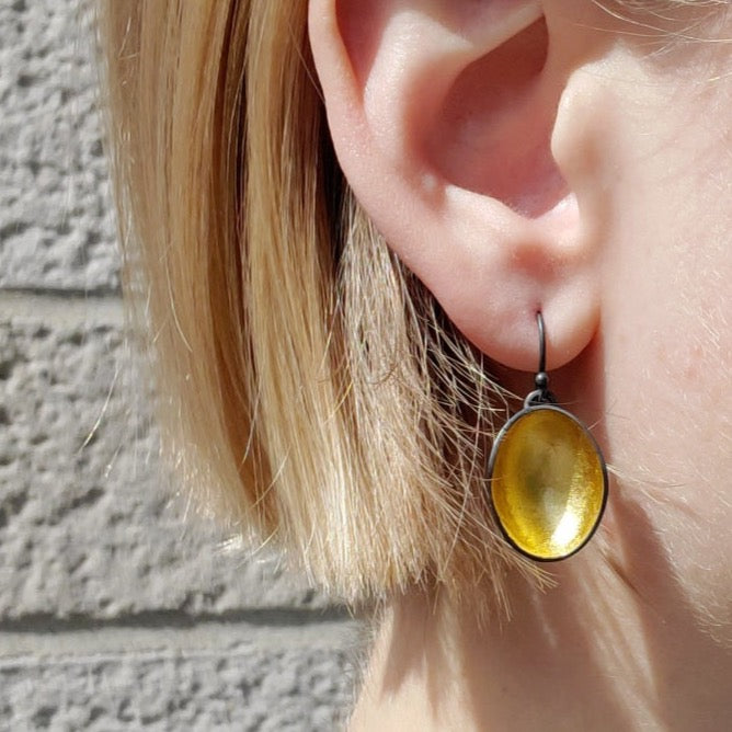 Light drop earrings in vertical. SMALL