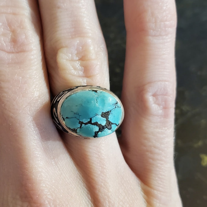 "Chevalière" : Sterling silver runic ring with a turquoise stone. Size 8.