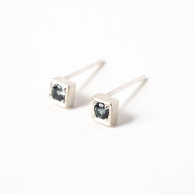 Cube Studs in sterling silver and grey spinel  0.4 x 0.4 cm