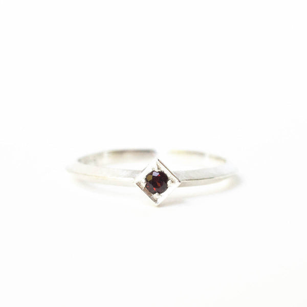 Cube Ring in sterling silver and garnet  Size 9.75