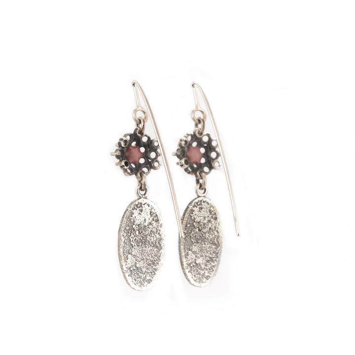 Bardane: From the Nos Jardins series, dangle earrings in sterling silver and black concrete.