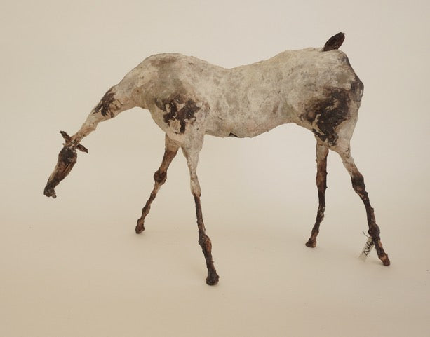 Myr V - 2022. Mixed-media sculpture of a horse made from paper and metal.