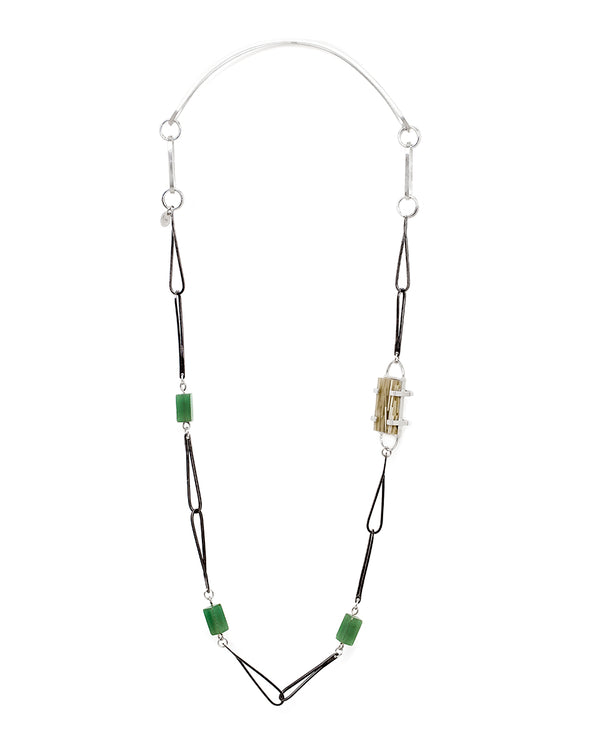 Long necklace in sterling silver with jade, and matcha in resin.