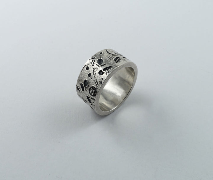 Impressions band in sterling silver.  Size 9 3/4, 1.6cm in width.