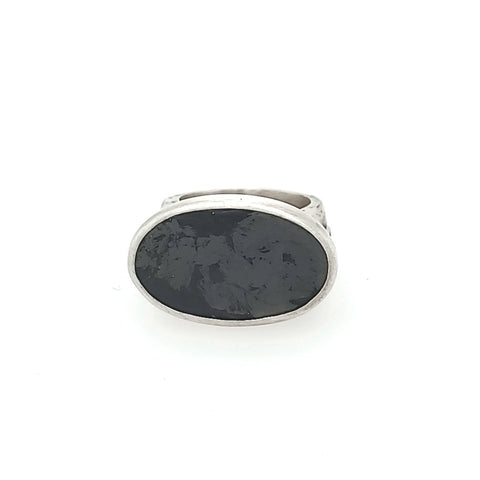 Magnetite with jadeite ring